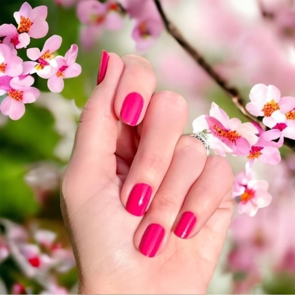 Color Street, Kissing Booth ,  a punchy creme finish.